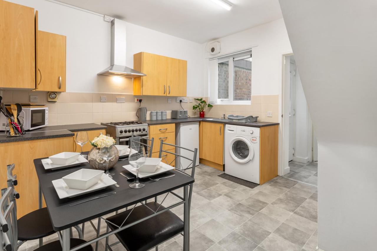 Comfortable Liverpool Townhouse - Free Parking Екстериор снимка