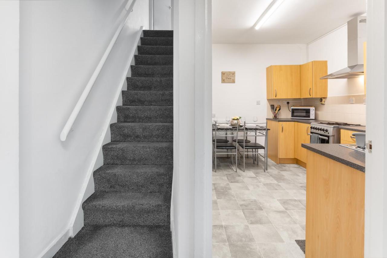 Comfortable Liverpool Townhouse - Free Parking Екстериор снимка